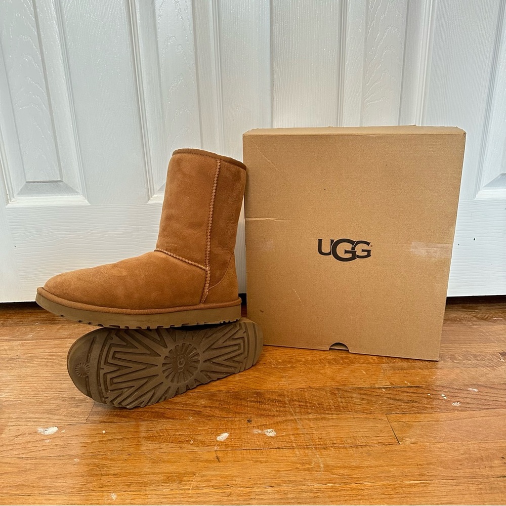 UGG Classic Short II in Chestnut